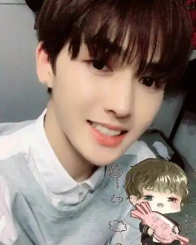 朱正廷微博晒福利素颜下的朱正廷