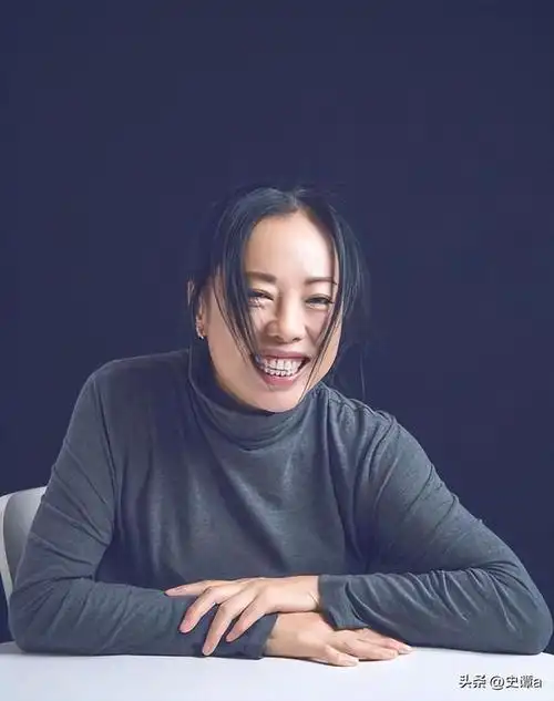 同样是春晚走出来的歌手黄绮珊和谭晶舞台背后的差距这么大