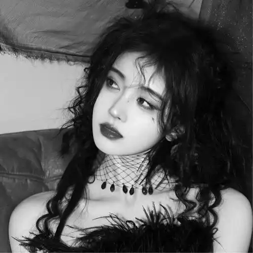 寂寞孤独伤感黑白头像图片