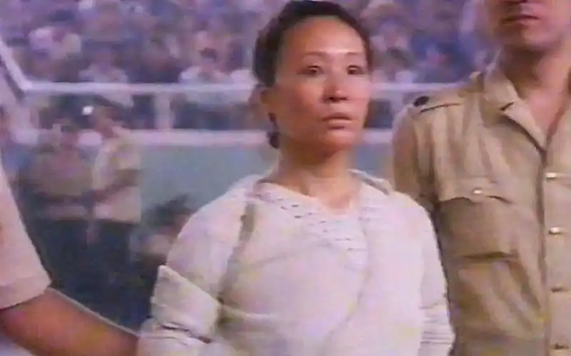 1994年洛阳公审大会真实影像:女犯人被吓得双眼发直,呆若木鸡!