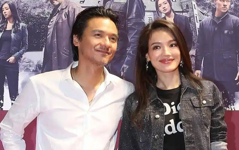 14年,冯德伦和舒淇发布爱情,16年两人在国外结婚,两位都十分低调,并没