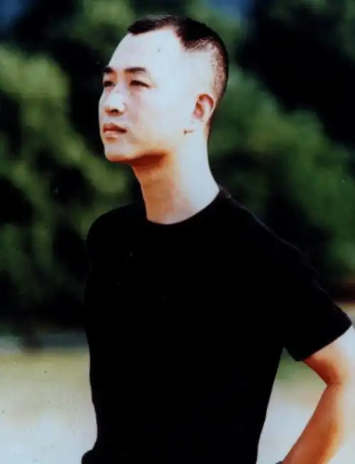 回顾歌手高枫:去世20年,妹妹曾泉定居在美国,父母从未忘记过他