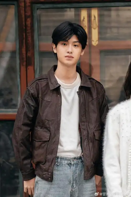 黄明昊 凌妙妙加油鸭#黄明昊正在拍摄电视剧《四喜》之后互相打call