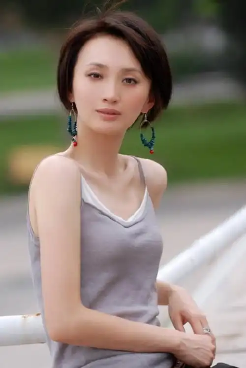 许亚军妻子张澍:嫁大12岁四婚丈夫不后悔,终结了丈夫的"花心"