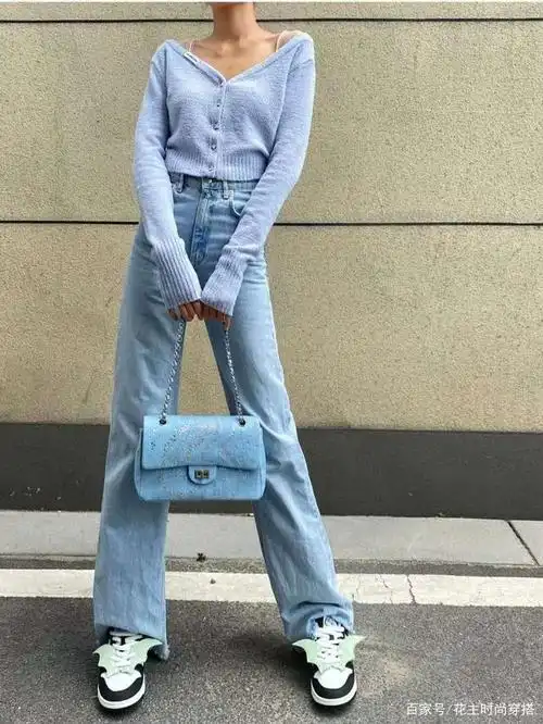 时尚穿搭:高腰的直筒牛仔裤配什么上衣好看?