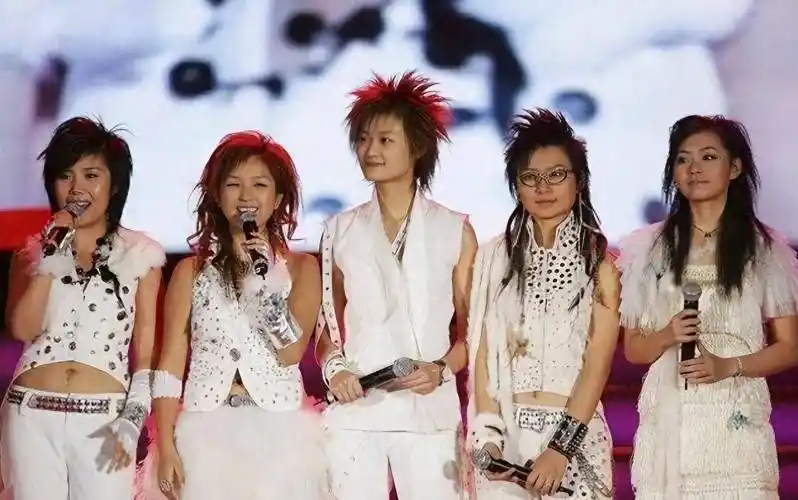 现状:李宇春成时尚标杆,何洁单亲带娃,张靓颖劫后重生_郁可唯_安又琪