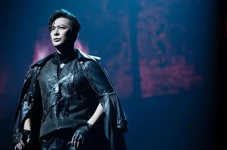 事实证明!"消失"已久的45岁于毅,早已走上了另一条大道!