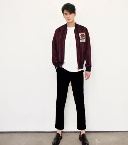 48岁胡兵和42岁郭品超同框网友感慨最养眼的同框现场