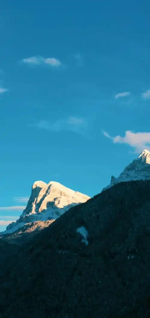 潮流壁纸精选 | 2021-11-06_网易订阅