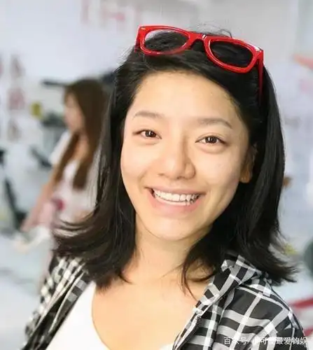 江映蓉整容失败,整个人化妆都没法看,网友:近照让人认不出!