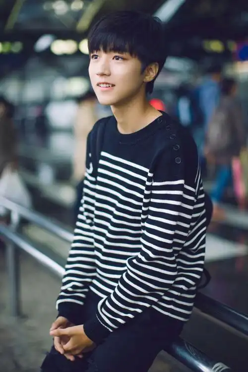 王俊凯tfboys电影长城纽约行机场街拍高清帅气