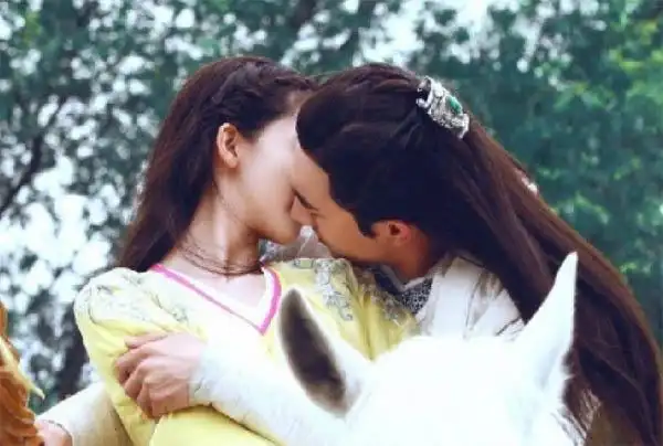 林更新和赵丽颖吻戏被嫌弃 看看林更新的其他吻戏要笑死我了