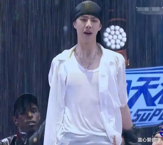 街舞3王一博水舞台太炸了上演湿身诱惑看点大招不断