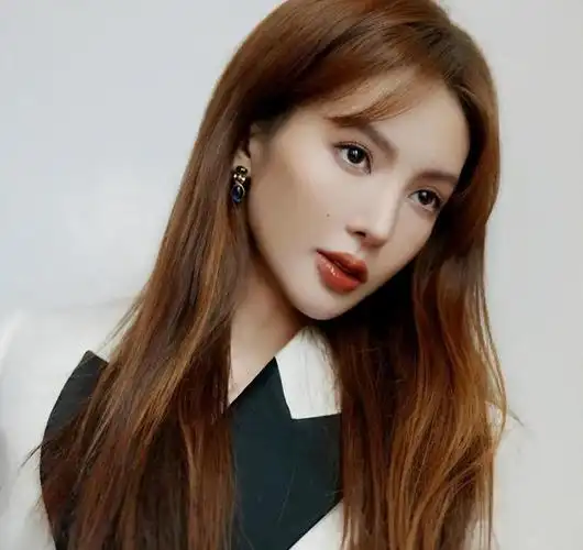 没想到33岁的金晨竟以这种方式给所有的演员们提了个醒