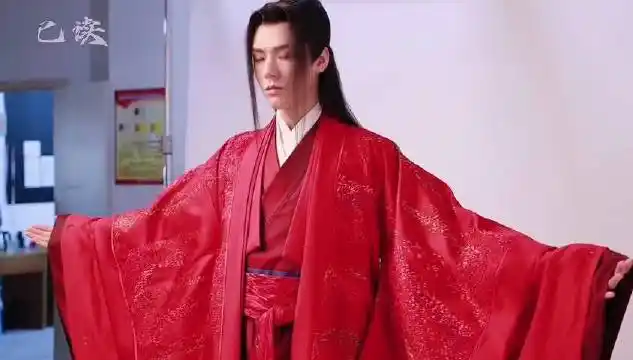 龚俊温客行红衣定妆花絮来啦俊子这一身红衣真的好帅啊剧里都没有怎么