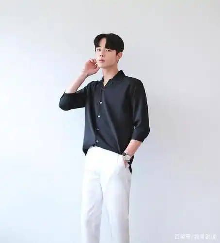雅痞绅士风格,适合男生夏季穿着的西装领衬衣,可通勤可休闲