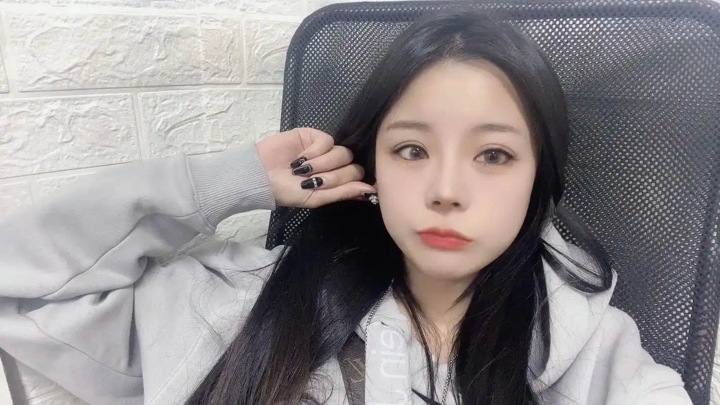 我想要的 我会认真我不要的 也很坚定#女友壁纸锁屏 #传 - 抖音