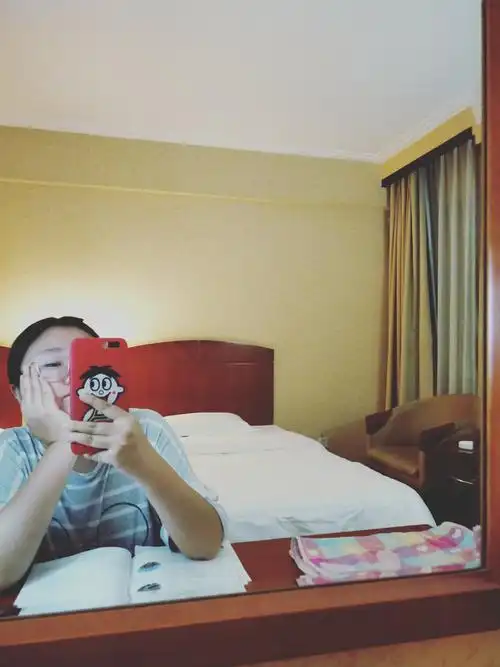 还是没写完,可是很困,明天一定要五点起来写,今天是自己一个人睡的一