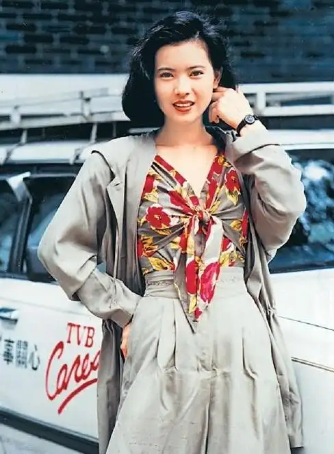 蓝洁瑛的一生:90年代已经拥有敞篷跑车,破产后却打不起出租!