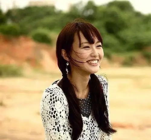 唐嫣15年前村姑形象再现荧屏