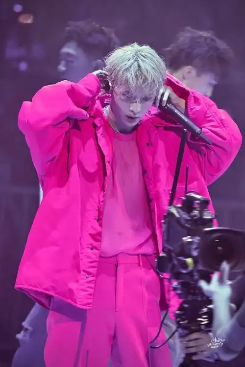 张艺兴krump之王##微博之夜##张艺兴舞台王者