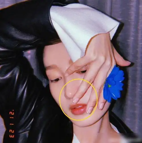 李沁怼脸自拍手指甲太不讲究网友忘记自己是女明星了