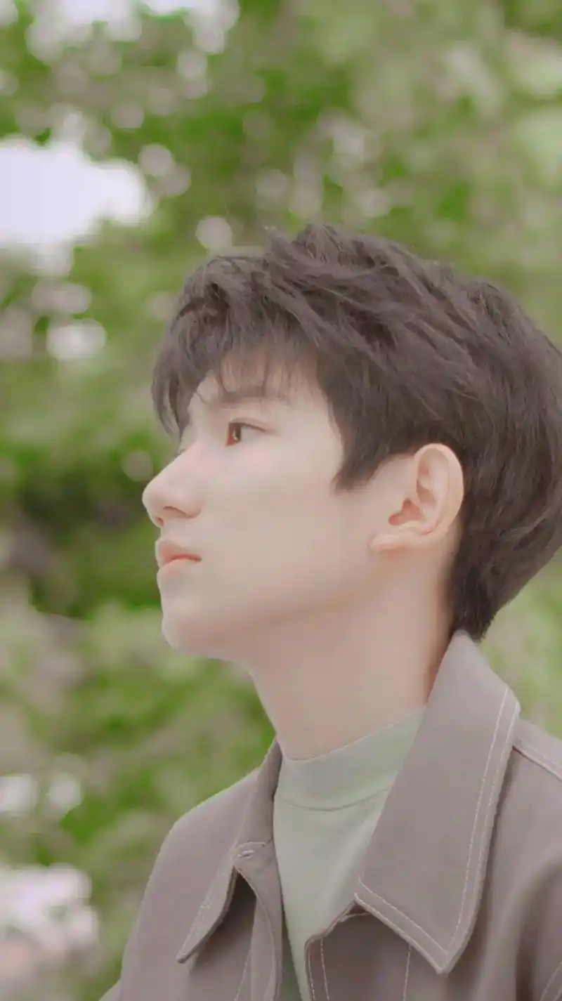 王源 #侧颜杀 盘点王源那些神仙侧颜图(一)#神仙颜值 # - 抖音