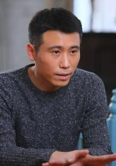 朱泳腾,原名朱磊,中国内地男演员,1976年出生于上海市,1995年考入上海