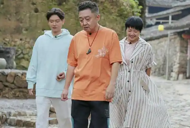 抽烟喝酒烫头的于谦,长的也太着急了|明朝|郭德纲|孟鹤堂|马未都|说学