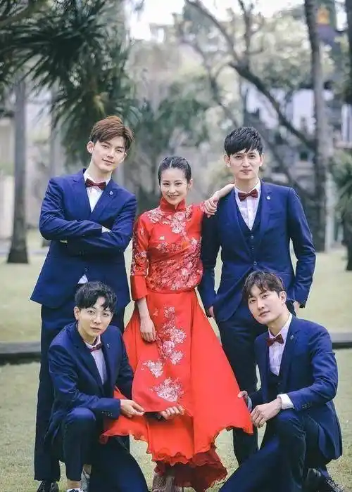 因为在网友心目中,"史上最帅伴郎团"只属于袁弘的"伴郎团":胡歌