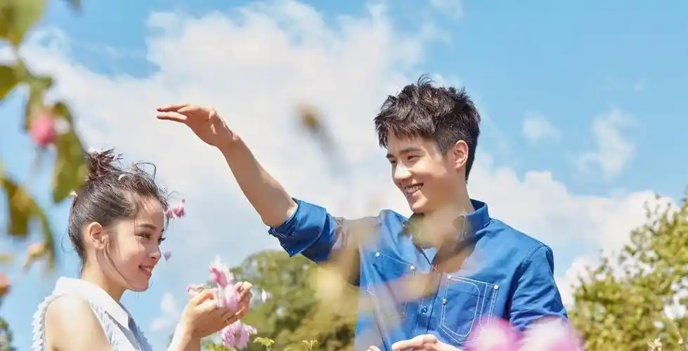 欧阳娜娜否认与王源恋情,称与对方为"纯兄弟情"_网友_首歌_鲸鱼