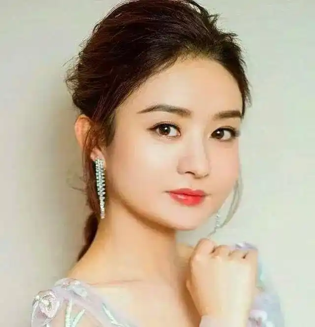 当女星变成大饼脸,赵丽颖迪丽热巴呆萌,郑爽关晓彤美呆了!