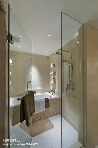 美式卫生间玻璃隔断效果图