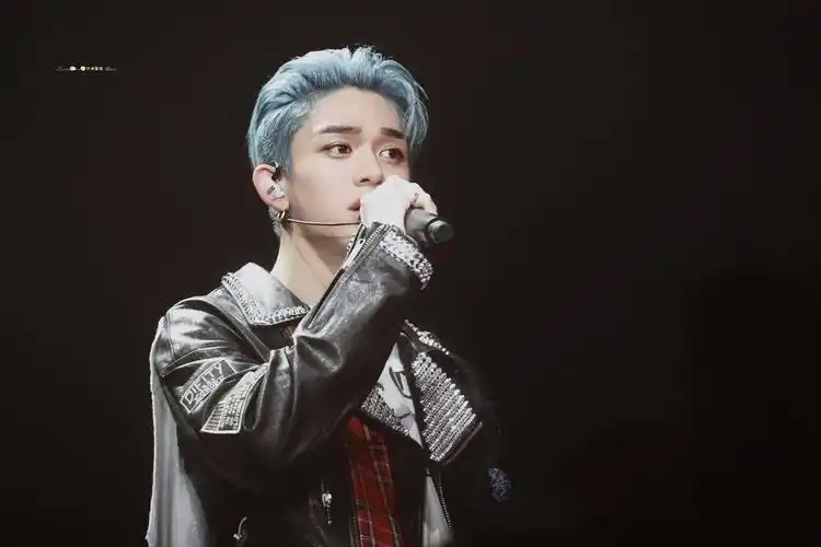 金泰亨 罗渽民 李柱延 gif gif 申留真 gif 崔连准 gif 李帝努 朴志晟