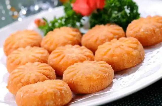 炸南瓜饼,别只加糯米粉,想要外酥里糯,松软不粘牙,3点很关键