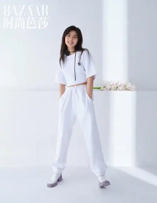 而滚烫##我有我的光#2022年,对于19岁的@赵今麦angel来说,是她正式