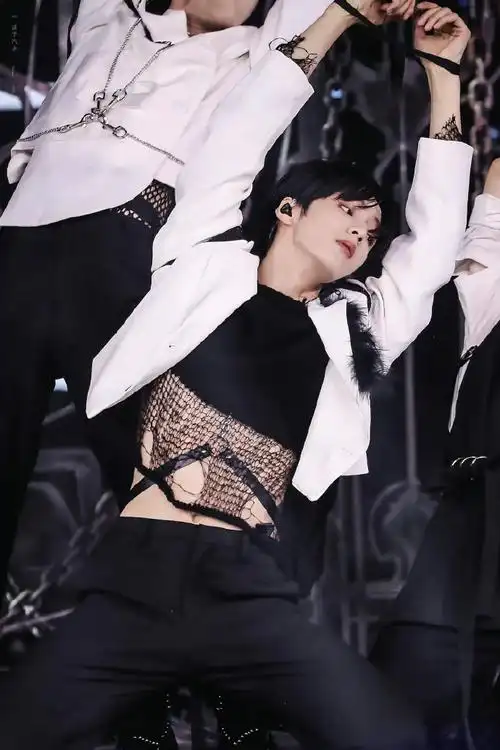 刘耀文说从没想过被谁束缚##刘耀文锁骨战损妆