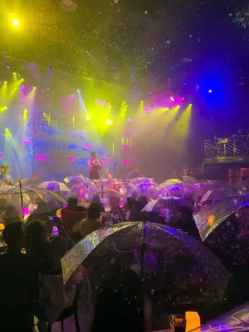 西安路可以下雪76的酒吧真太嗨了60