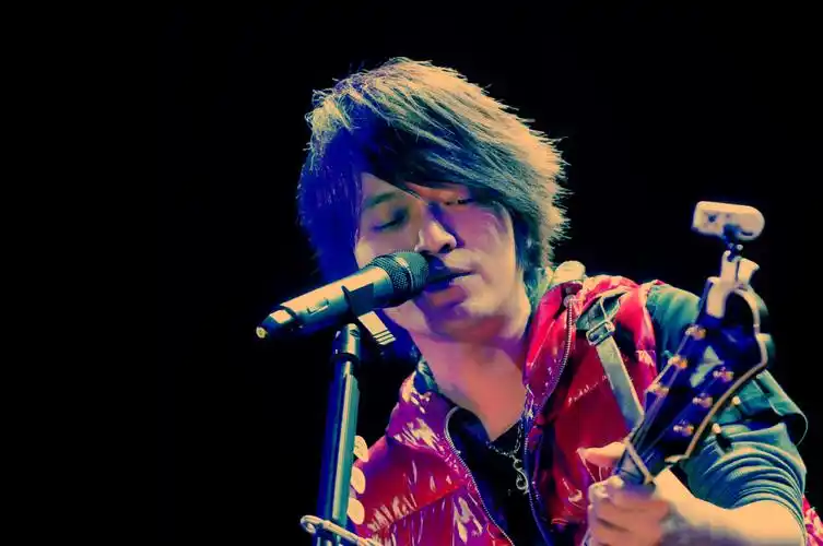 各位五月天迷们,求五月天怪兽高清图!好的加分!