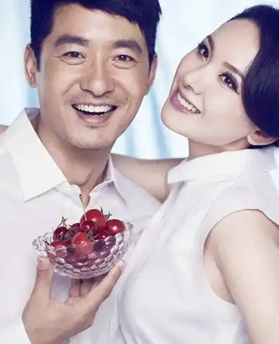 看完郭晓东的老婆再看哥哥郭晓峰的老婆差别一目了然