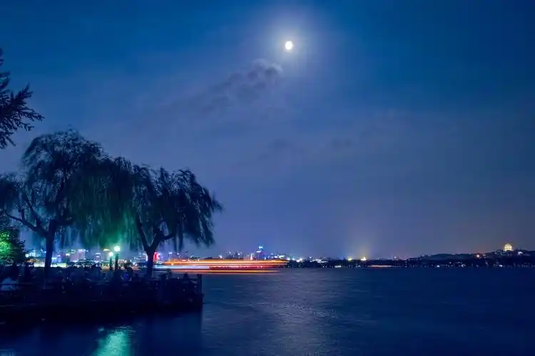 ruswq51m">平湖秋月, a target="_blank" href="/item/西湖十景/562"