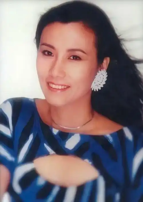 回顾74岁的汪明荃两度患癌无儿无女晚年幸福