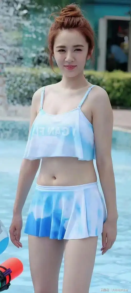 王晓晨泳衣美照,身材火辣,曲线玲珑,水嫩丝滑,弹性饱满