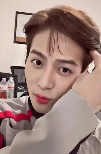 最怕烟嗓唱情歌,王嘉尔慢声细语讲给你听!