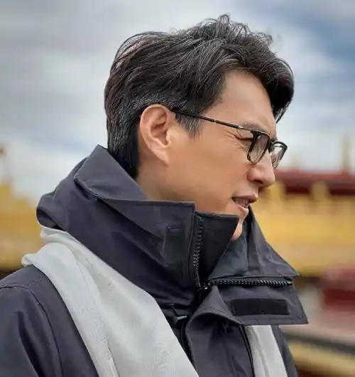 46岁靳东近况曝光!