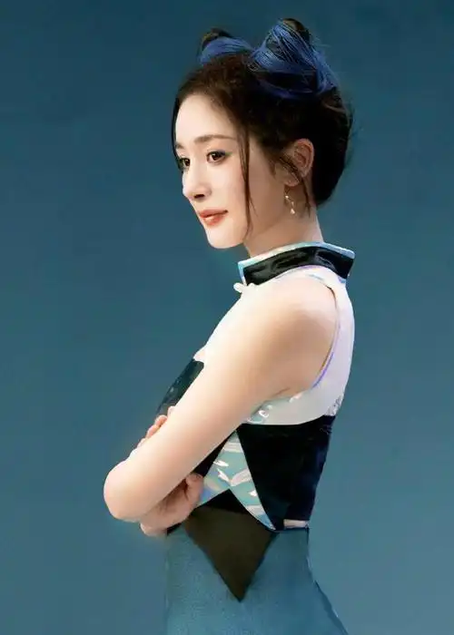 杨幂最新写真 造型别致十分亮眼