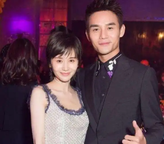 王凯新恋情曝光?两个人确实非常亲密,网友:是我们熟悉的她!