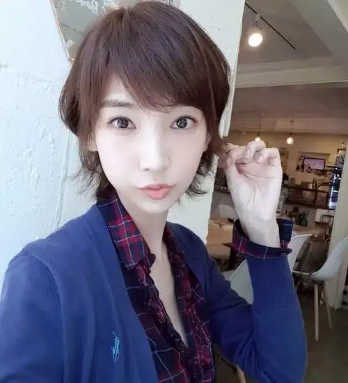 短碎发发型也这么可爱