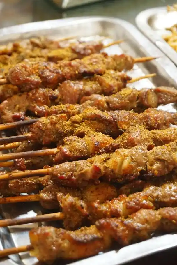 天津回民区最好吃的烤羊肉串,3口人花100多吃一大桌,您看值不值