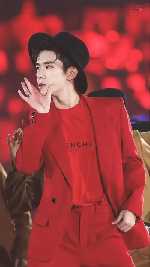 易烊千玺有哪些出圈神图? - 知乎